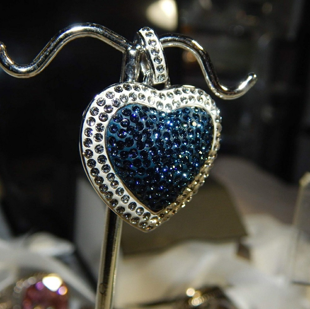 Crystal Blue💙 Hearts Pendant by Zales💙 - Picture 6 of 8